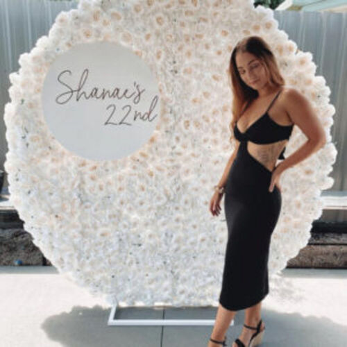 CIRCULAR WHITE ROSE FLOWER WALL
