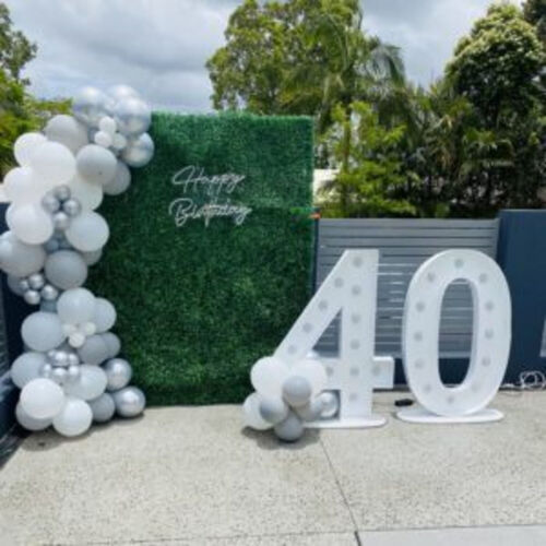 GRASS WALL BACKDROP (DELIVERY ONLY)