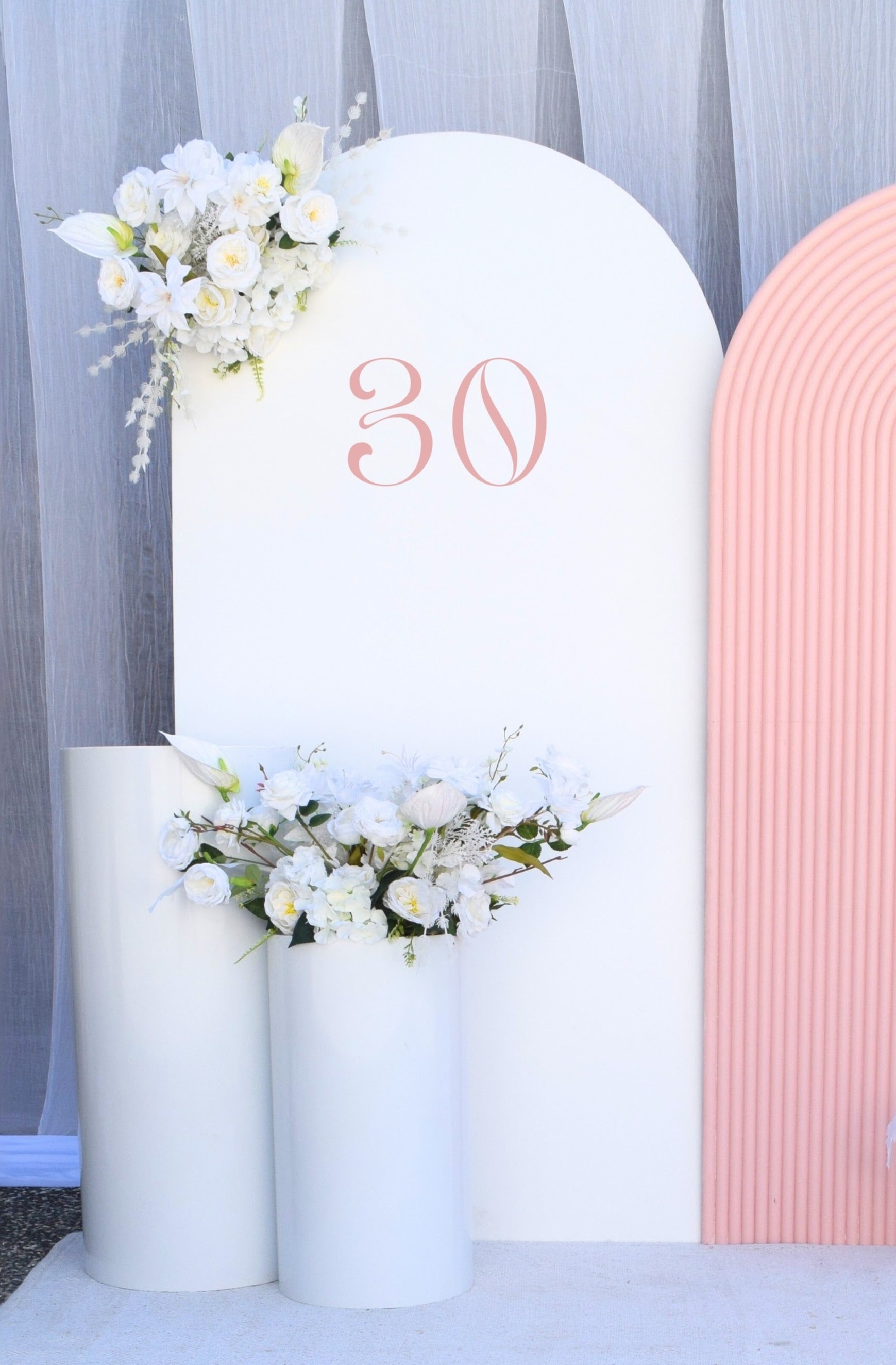 WHITE CIRCULAR PLINTHS
